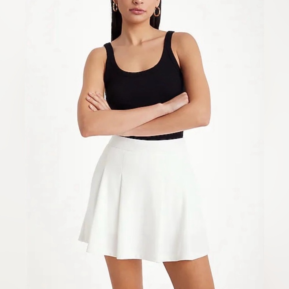 Express High Waisted Fleece Knit Pleated Mini Skort White Size M NWT